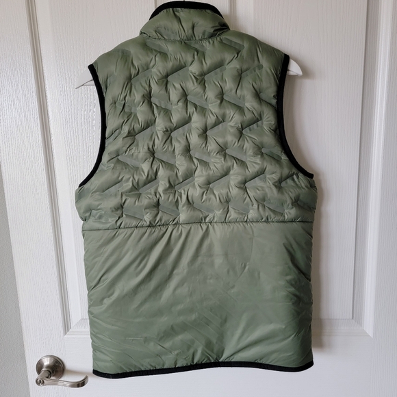 Old Navy Sherpa-lined Puffer Vest - Picture 3 of 9